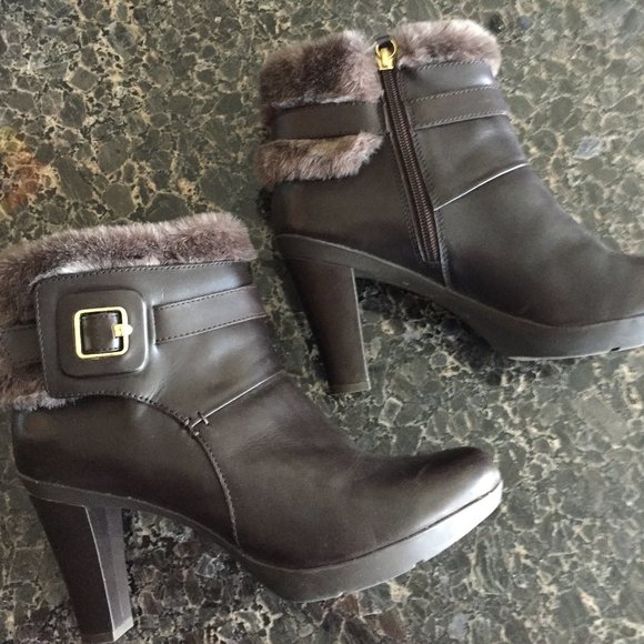 NIB - Silver Satin Dress pumps - Size 10 - Picture 3 of 8